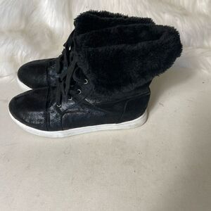 Air Walk women high top lace up black sneakers boots with faux fur top size 8